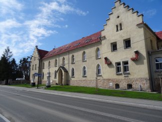 Widok frontu budynku od ulicy Rybnickiej.